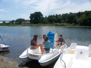 Ballade en pédalo pour les enfants