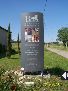 Panneau à l'entrée de la ferme