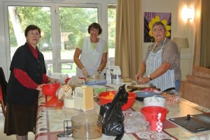 On s'affaire en cuisine! Préparation des farces pour les nems