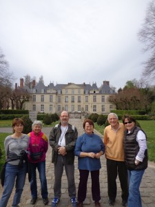 La famille royale devant son château ! 