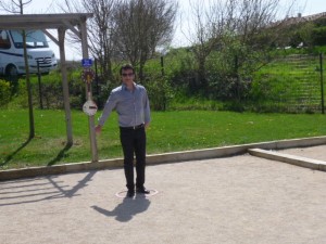 Mr lescole à la pétanque