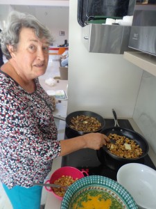 Madeleine spécialiste de l'omelette !