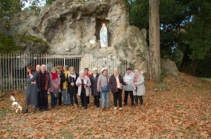 La grotte d'Artigues en réplique miniature de la grotte de Lourdes.