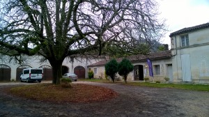 L'extérieur de la cave du domaine Château Gynot