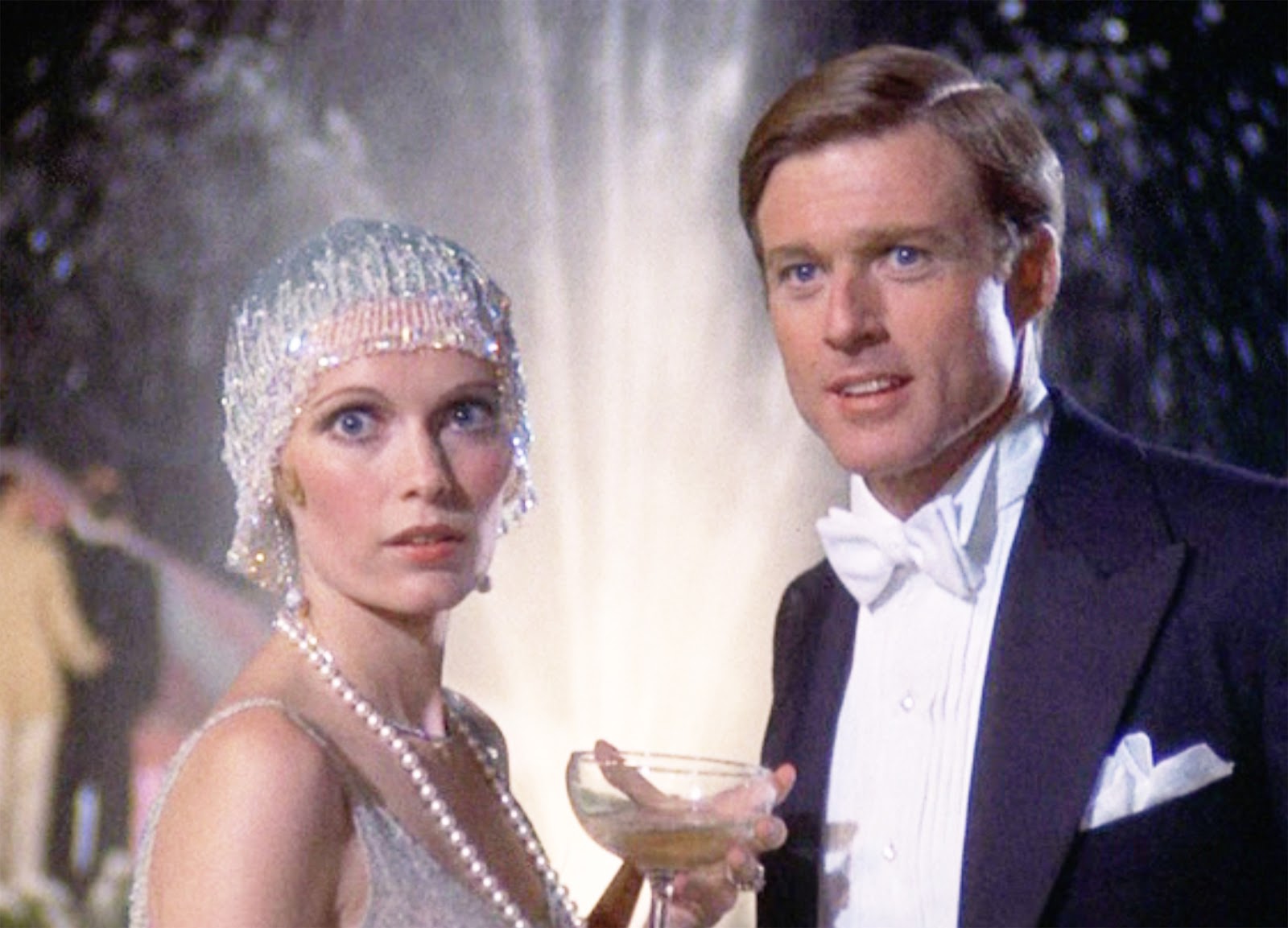 https://www.le-blog-des-senioriales.fr/wp-content/uploads/2015/09/Mia-Farrow-et-Robert-Redford-Gatsby-le-Magnifique-1974.jpg